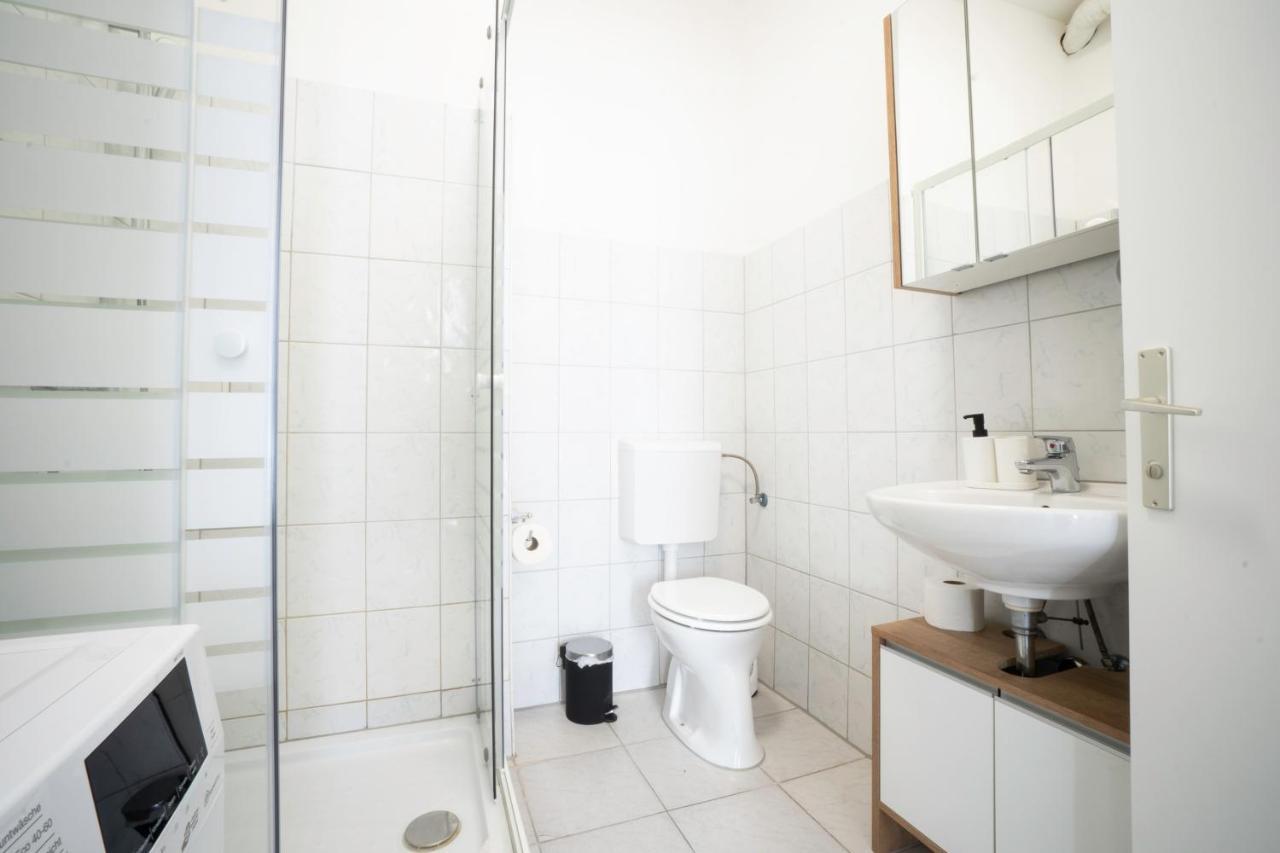 Modern 1-Bedroom Apartment Next To Praterstern Відень Екстер'єр фото